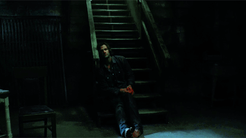 sam-alone-at-the-bottom-of-the-stairs-by-livingthegifs